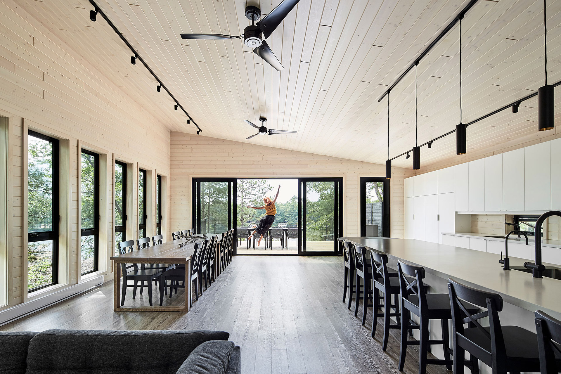 Cottage Kahshe Lake Uncrate