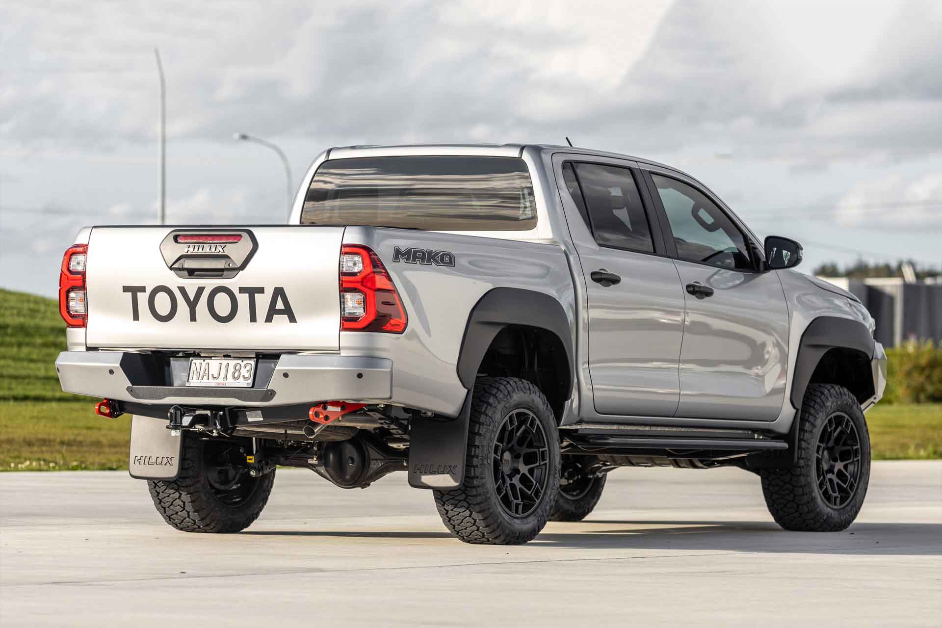 Camion Toyota Hilux Mako 2021 Uncrate