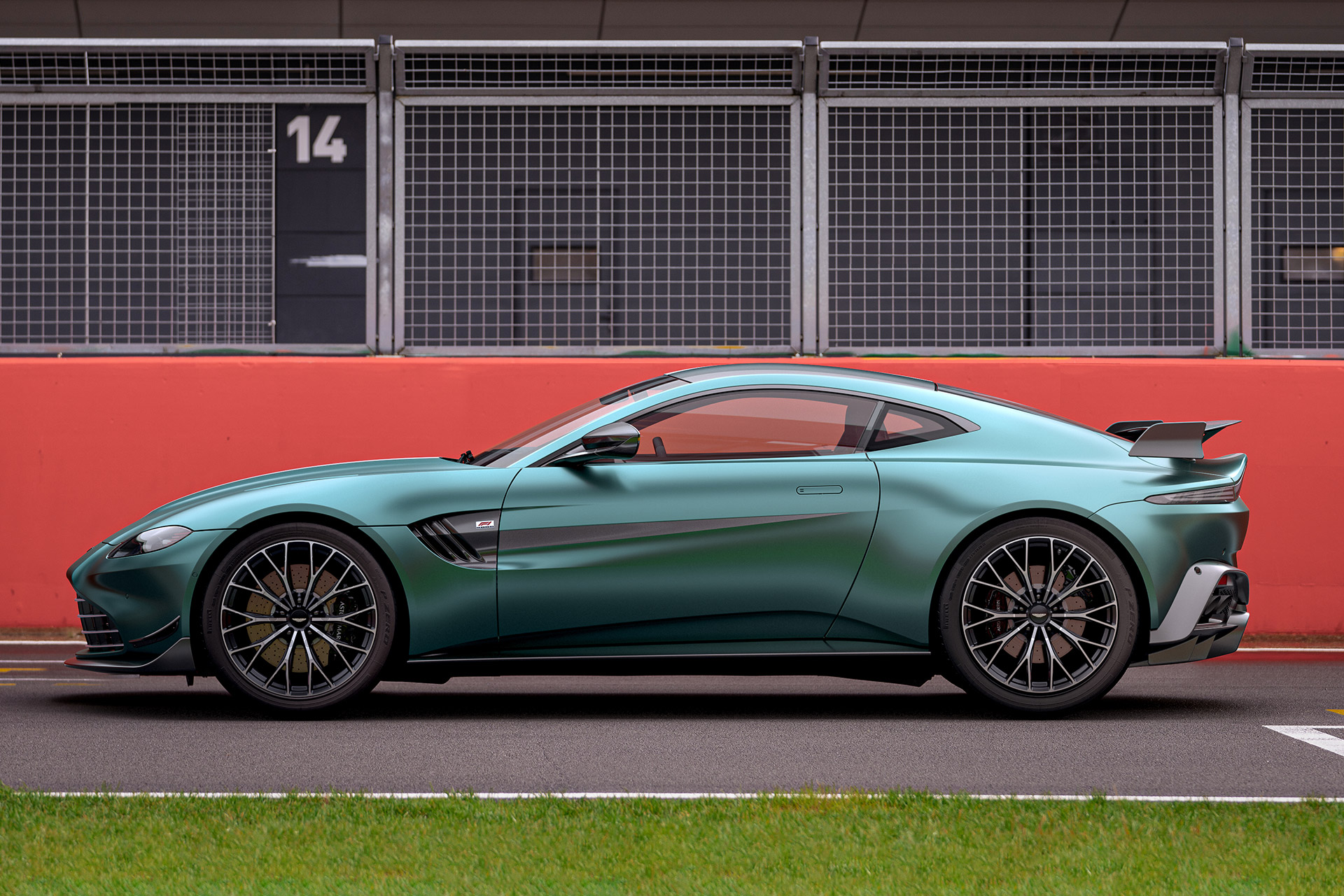 Aston Martin Vantage F1 Edition | Uncrate