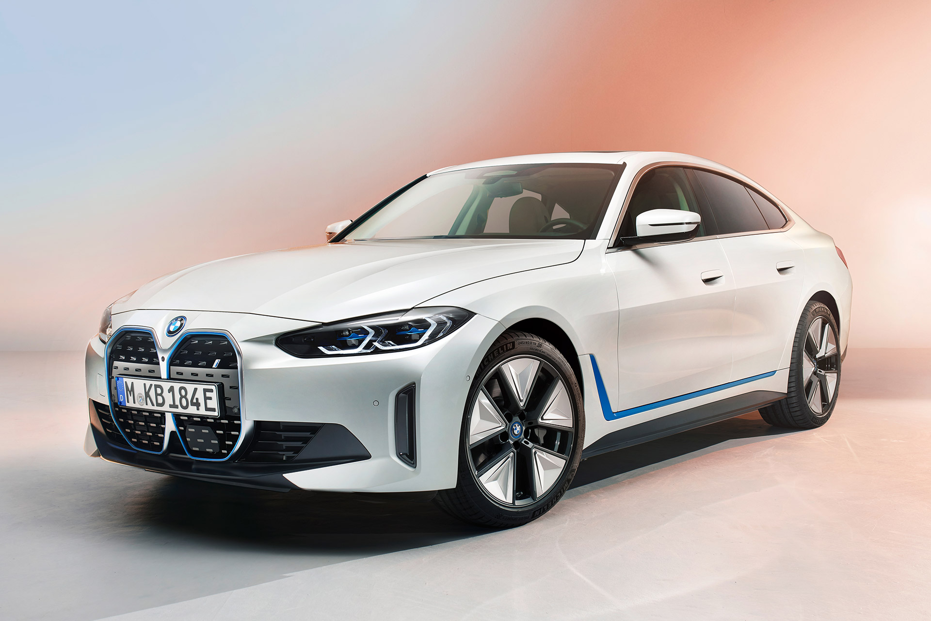 BMW i4 Электрический седан