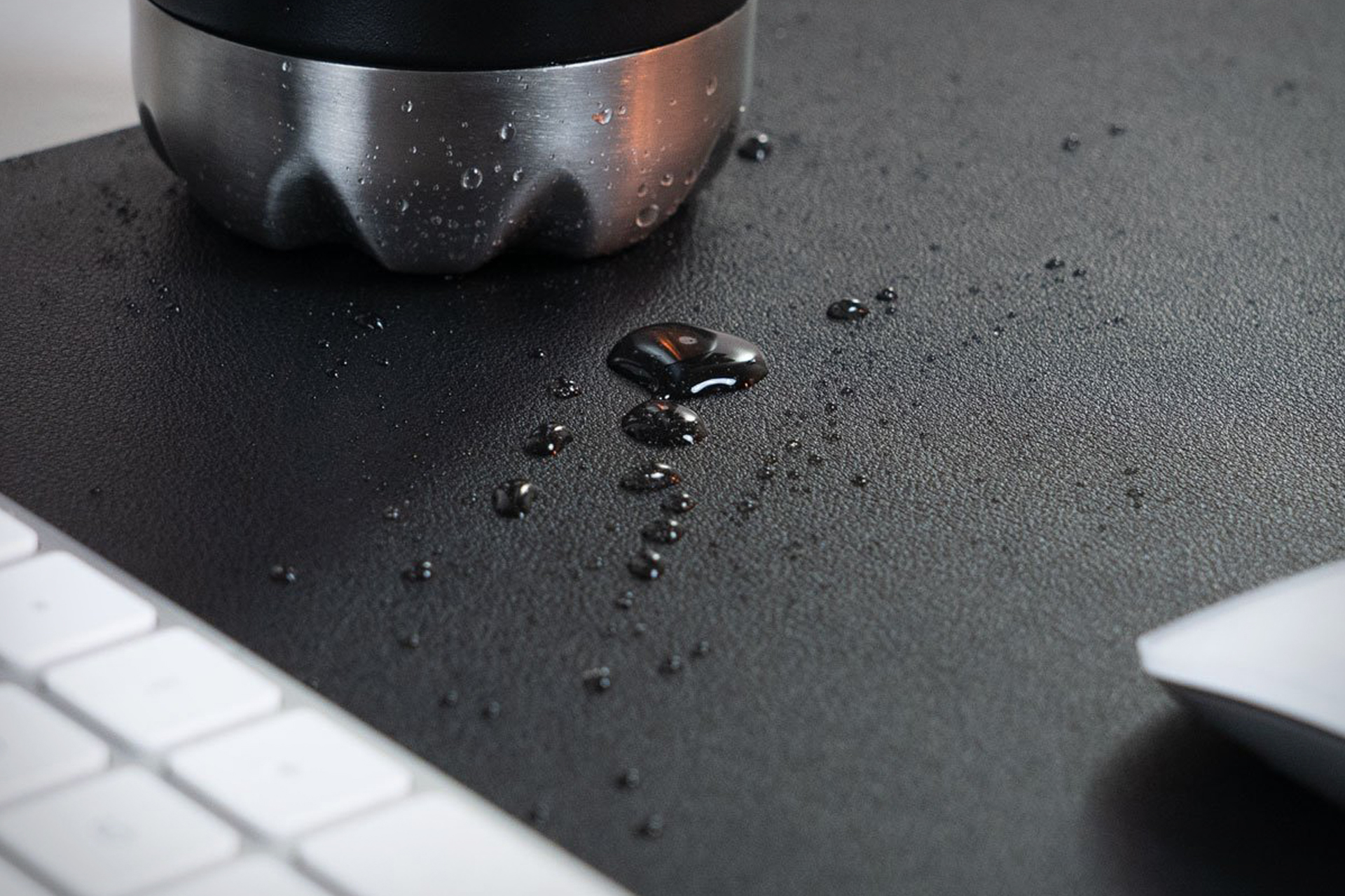 KeySmart Charging Taskpad | Uncrate