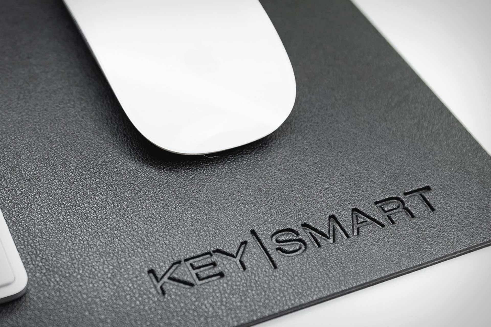 KeySmart Charging Taskpad | Uncrate