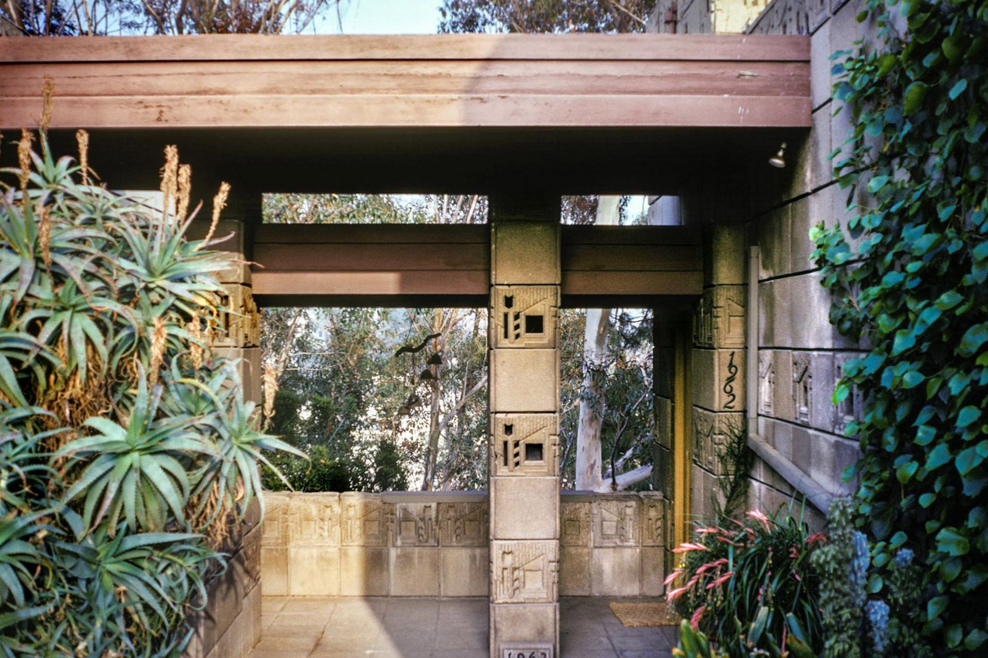 Frank Lloyd Wright's Freeman House | Uncrate