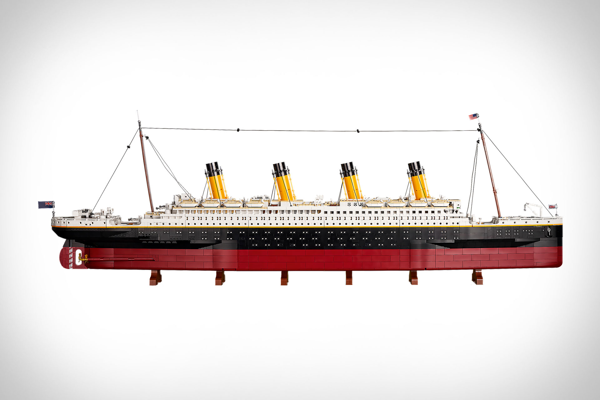 Un hombre bate un récord montando el Titanic de Lego en 14 horas