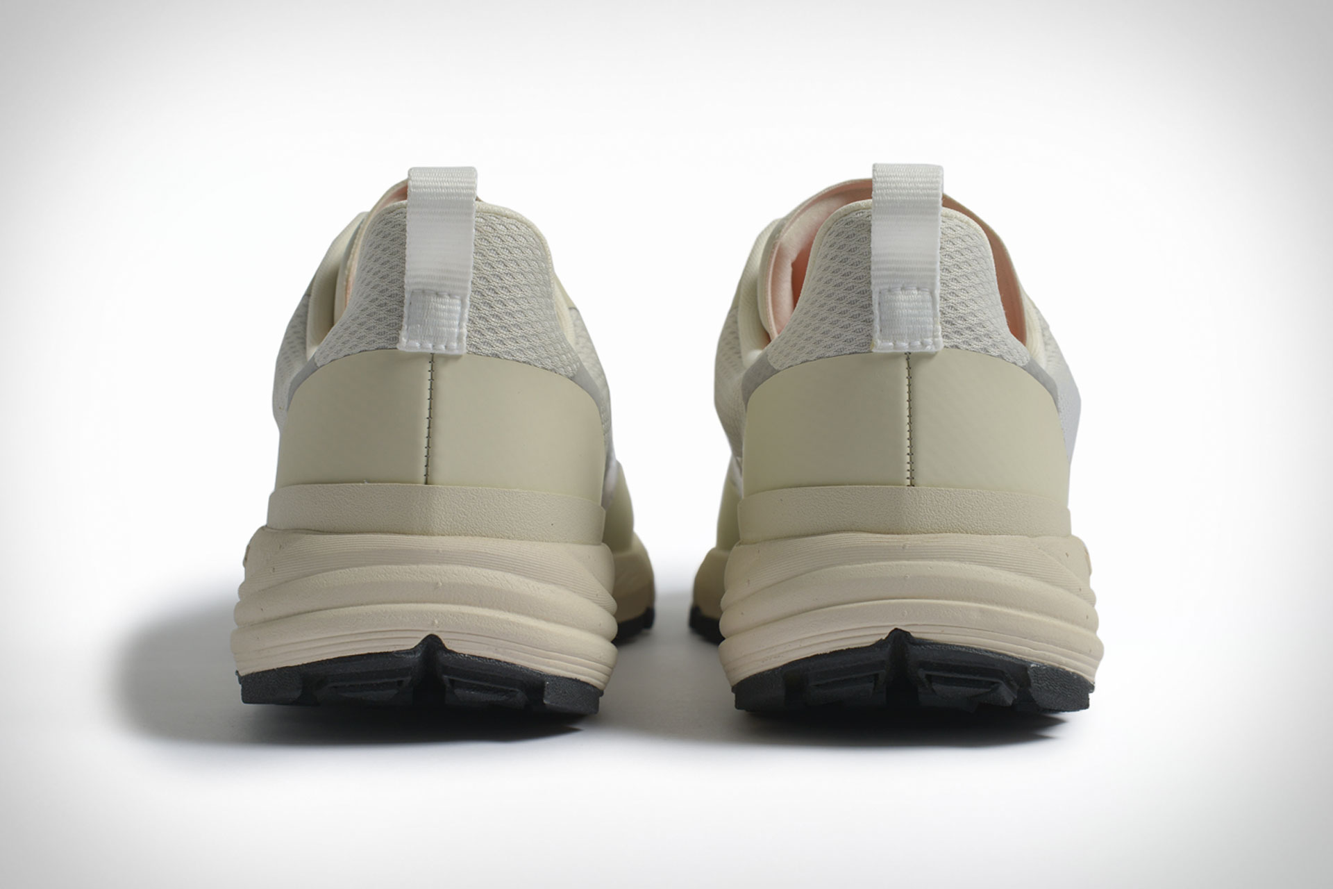 Veja Dekkan Alveomesh Trail Sneakers | Uncrate