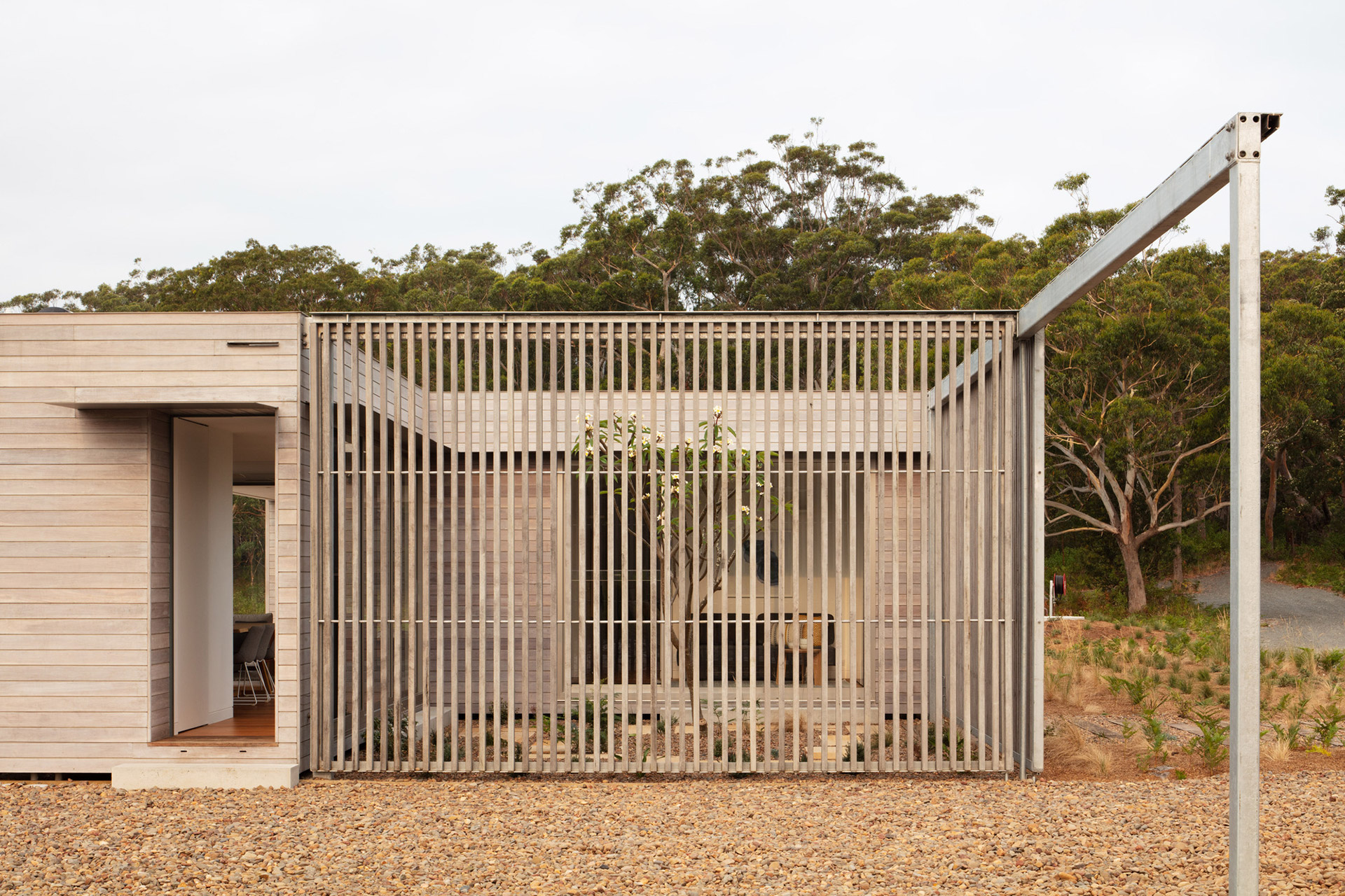 ホークスネストコートヤードハウス Uncrate