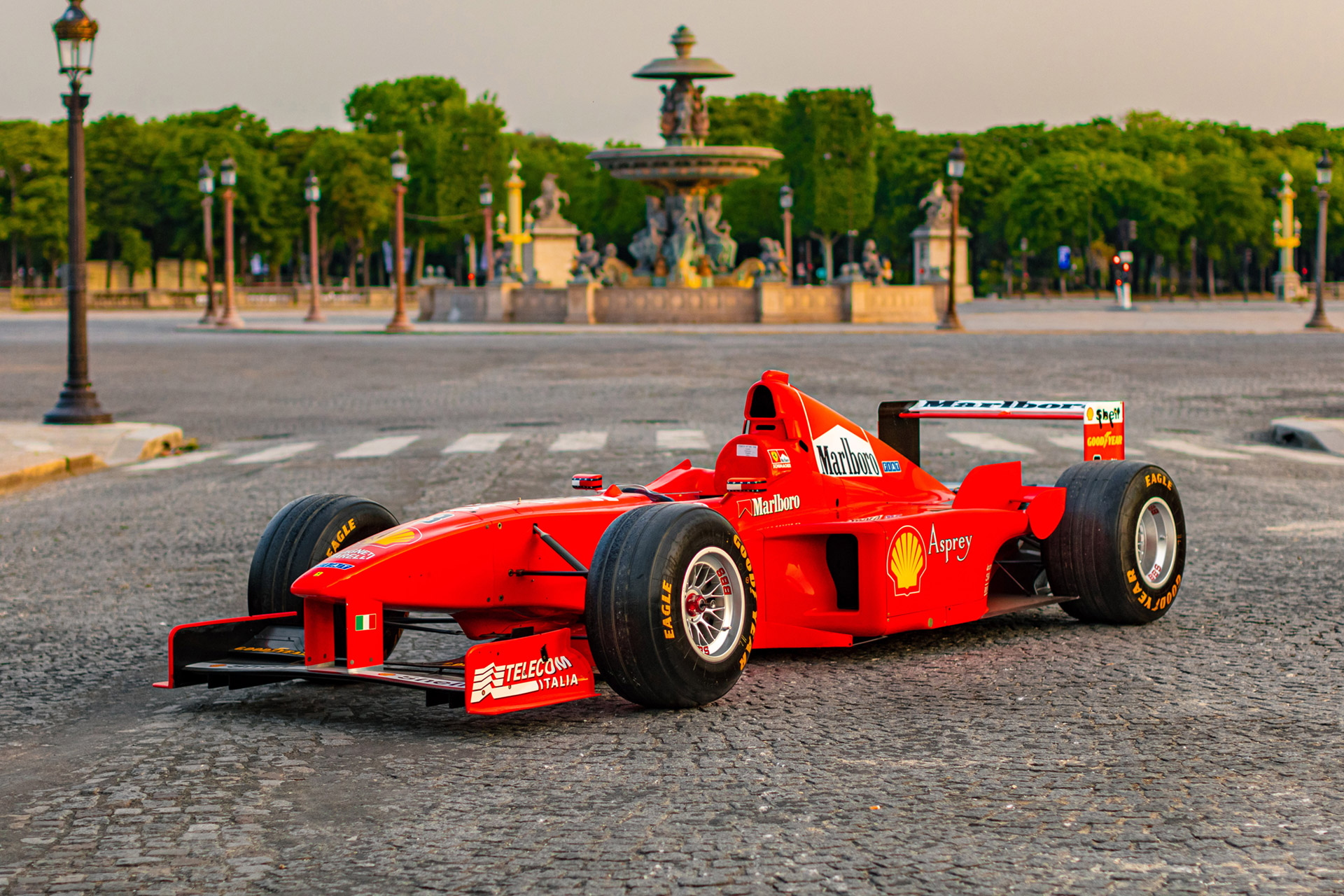 Гоночный автомобиль Ferrari F300 1998 года Михаэля Шумахера