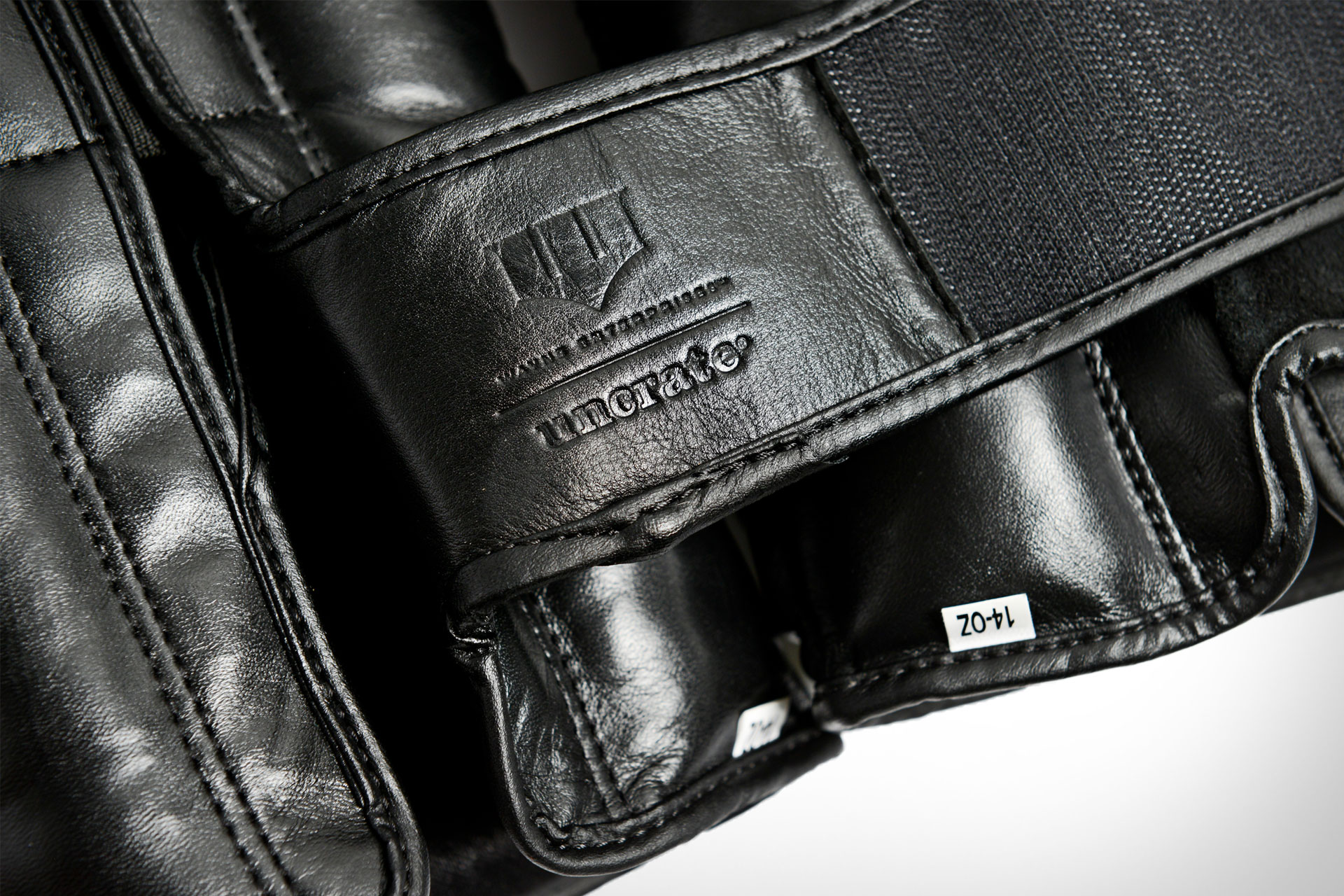 Wayne Enterprises x Uncrate x MVP 拳击手套 | Uncrate