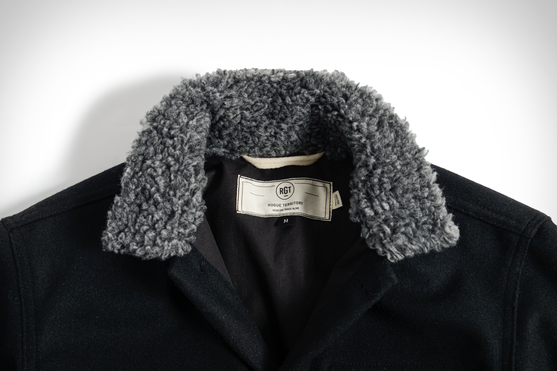 Chaqueta de suministros Wayne Enterprises x Uncrate x Rogue Territory ...