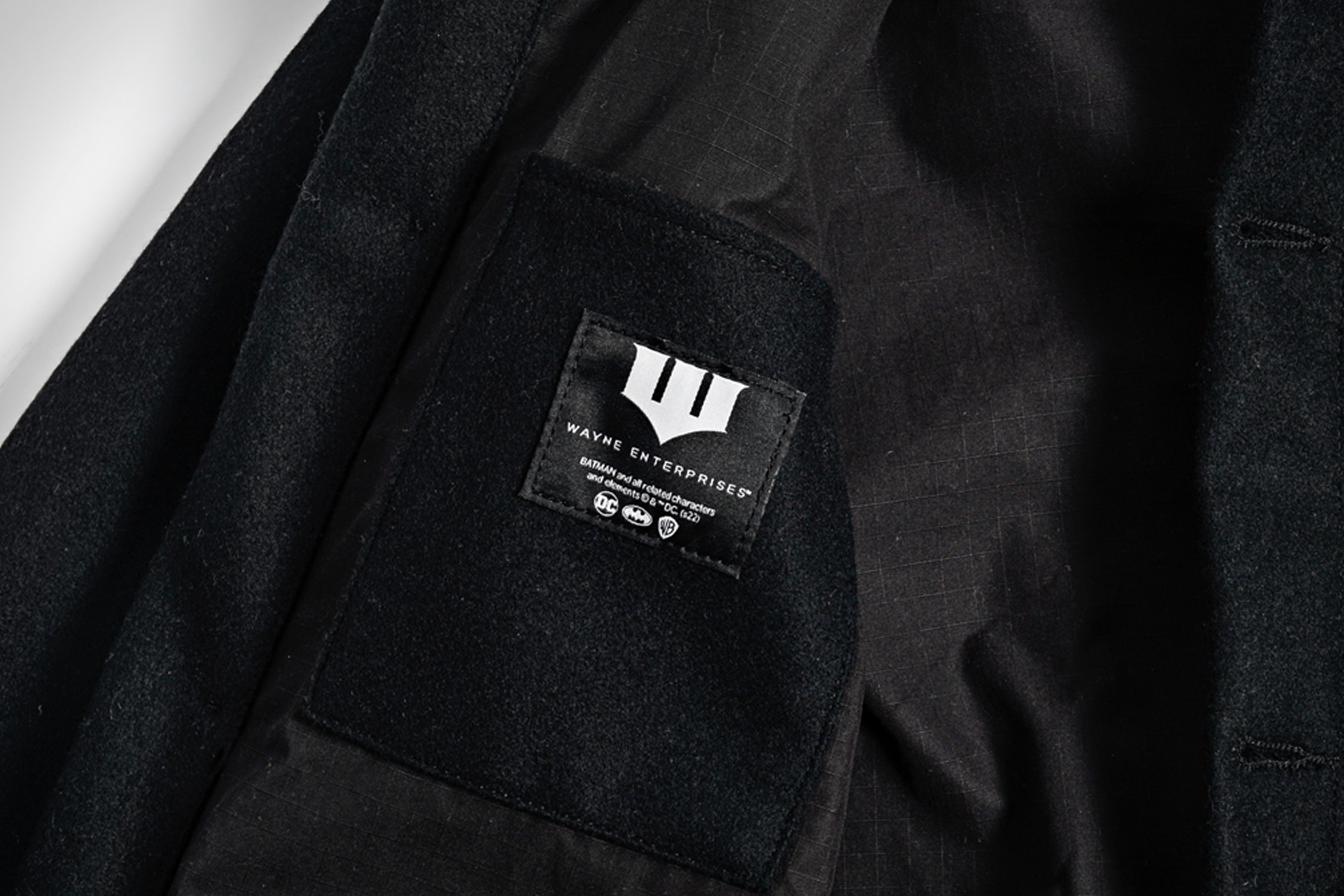 Wayne Enterprises x Uncrate x Rogue Territory ゴッサム シティ サプライ ジャケット | Uncrate