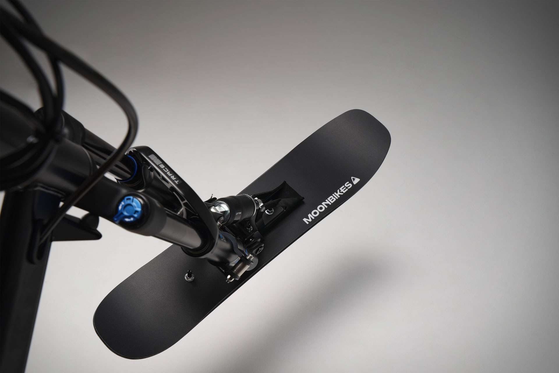 ムーンバイク 電動スノーモービル | Uncrate ムーンバイク 電動スノーモービル | Uncrate