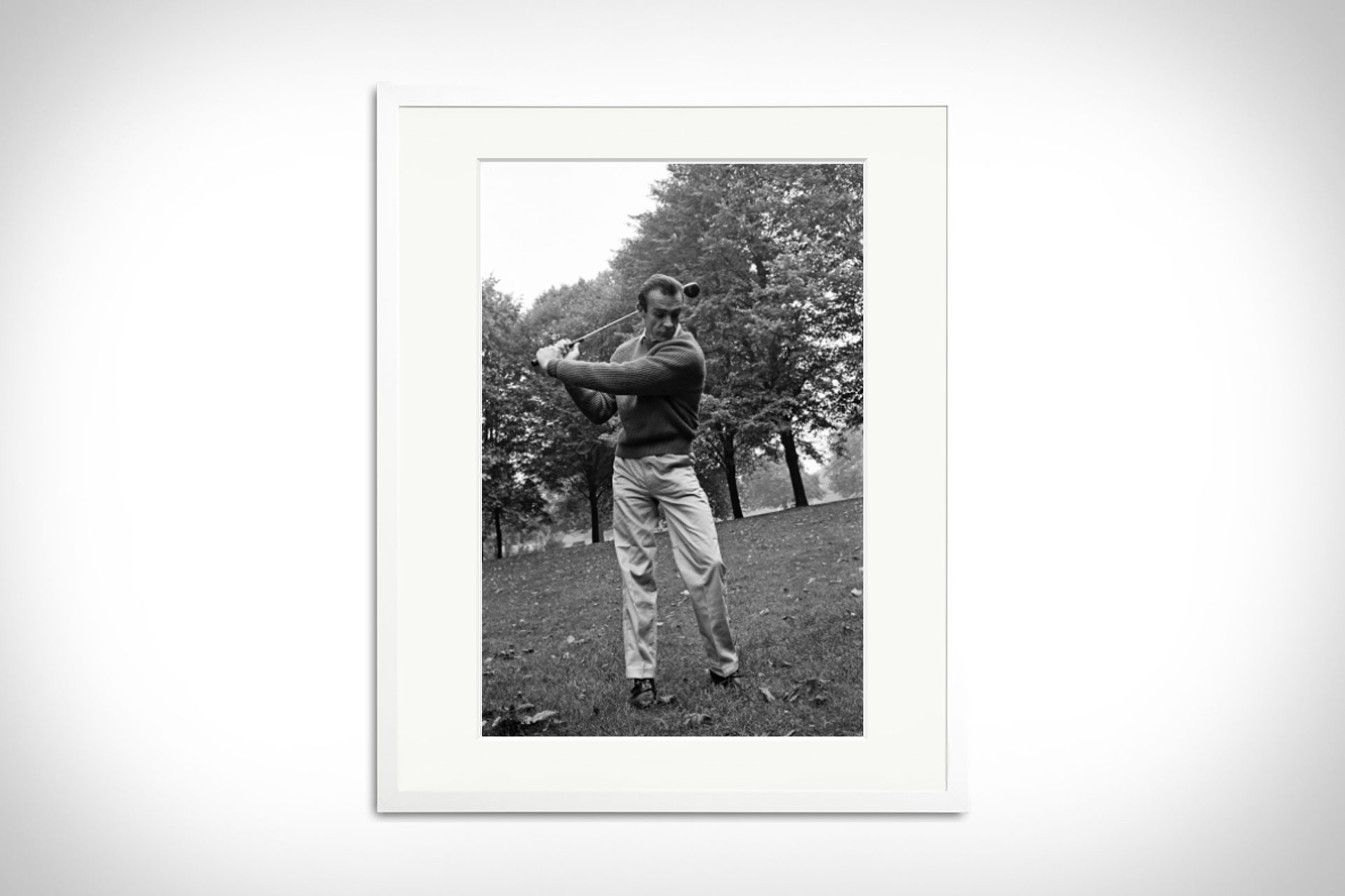 Sean Connery Plays Golf フレーム入りプリント Uncrate