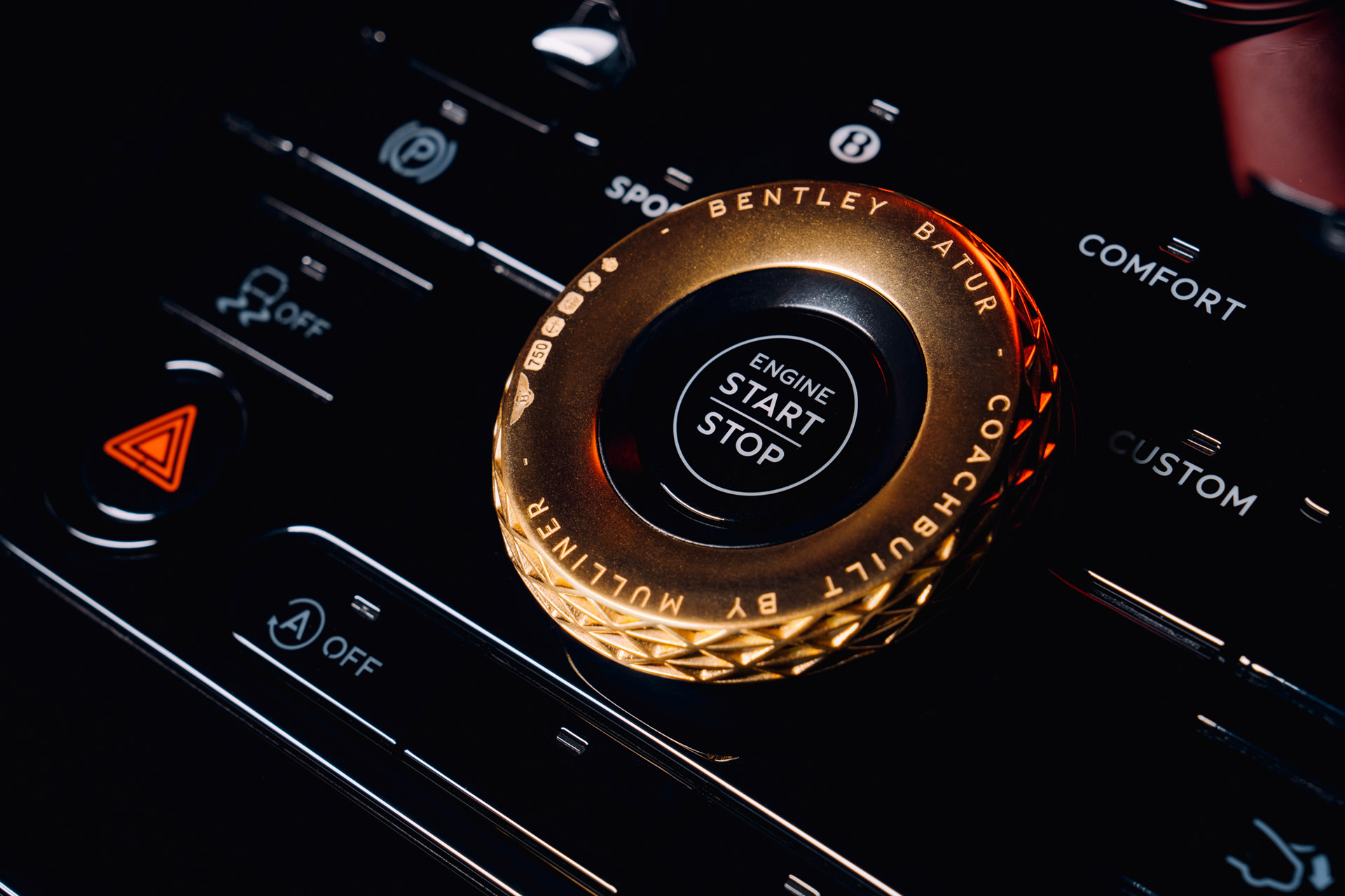 Интерьер Bentley Mulliner Batur золотого цвета, напечатанный на 3D-принтере
