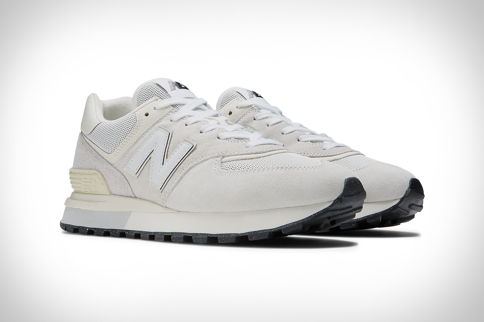 new balance tennis shoes white