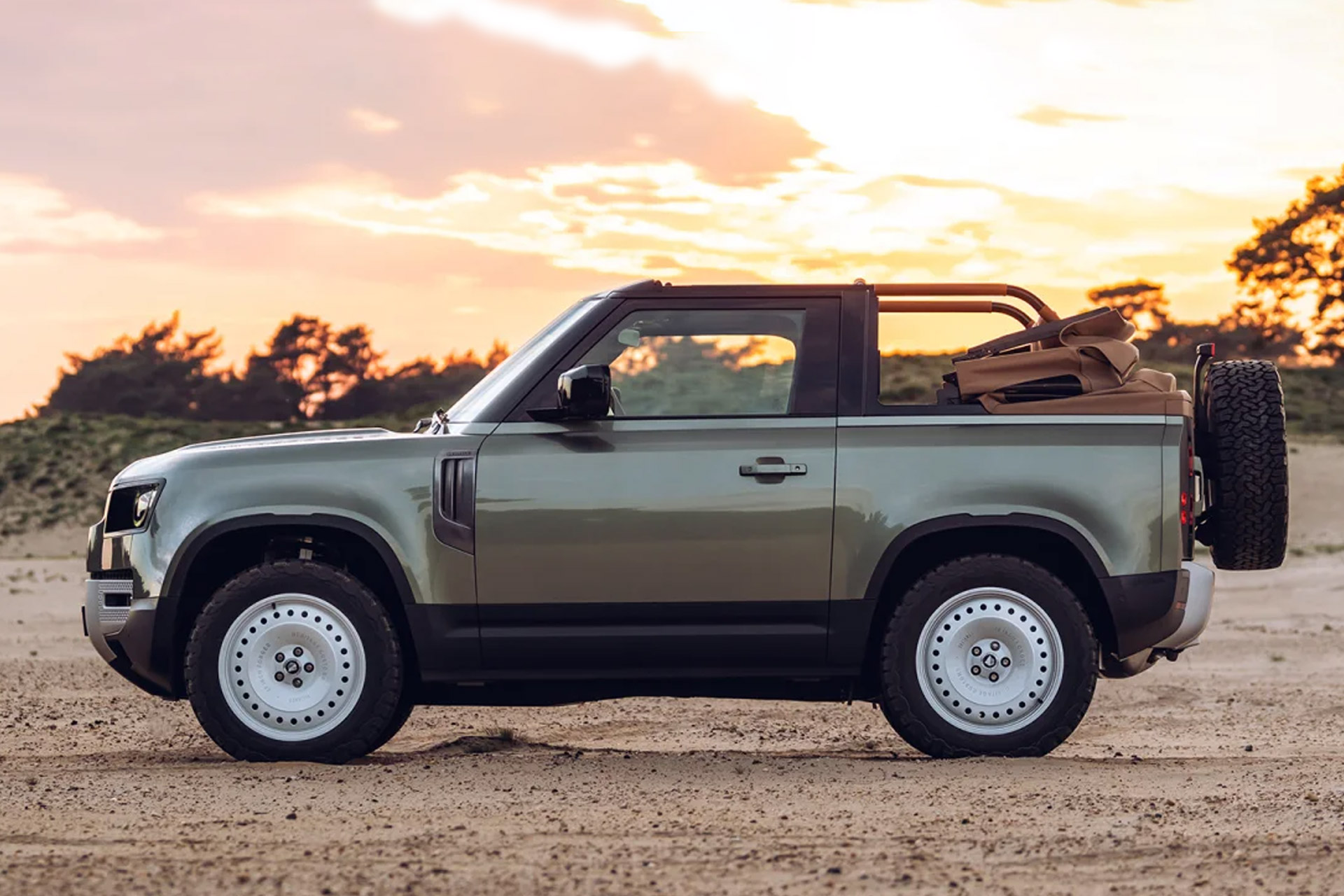 Heritage Valiance Land Rover Defender Convertible Uncrate