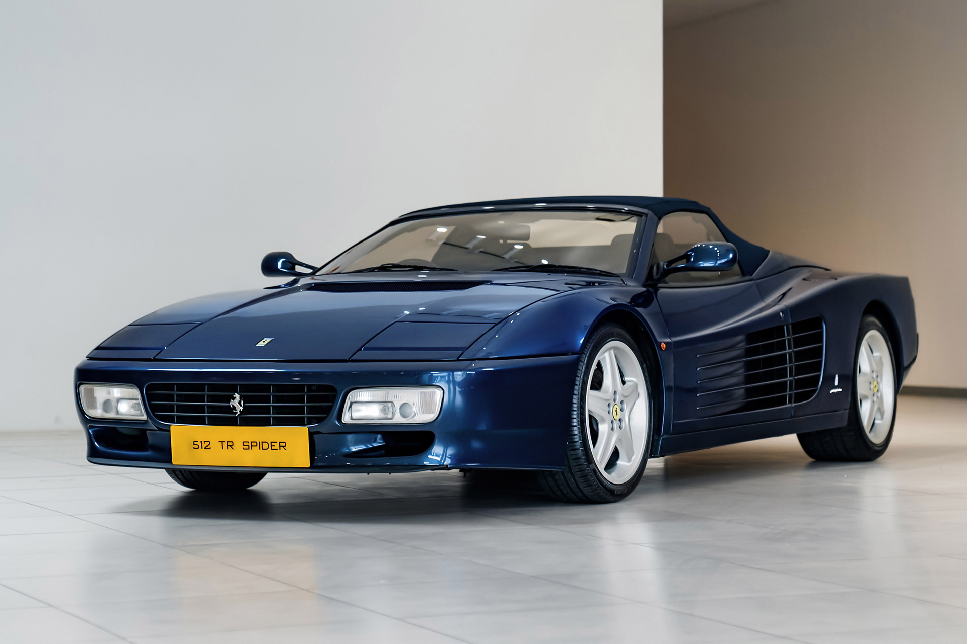 Свежая заводская коллекция Ferrari