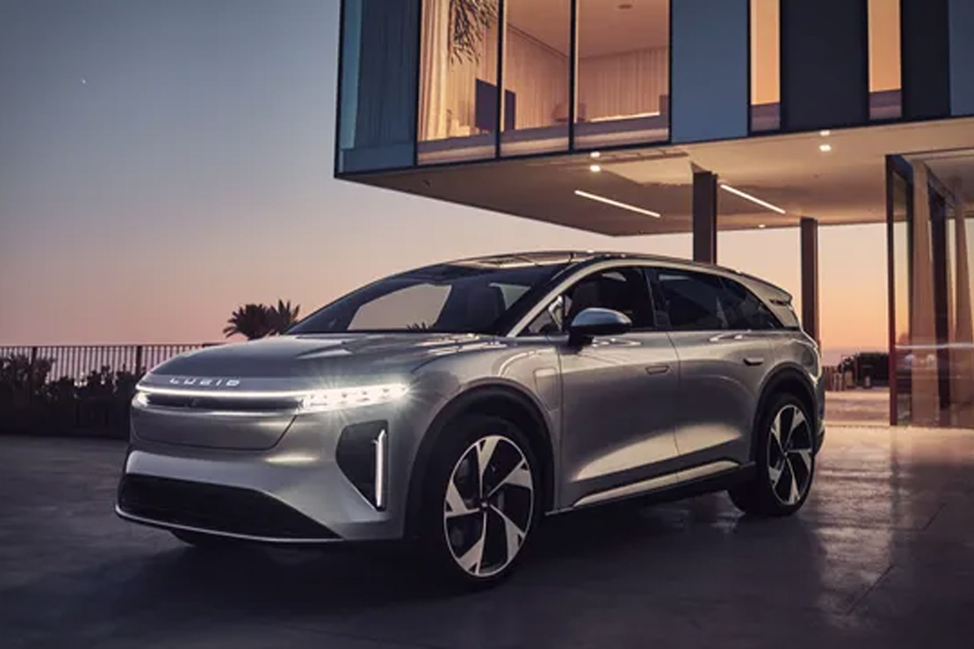 Lucid Gravity: The Electric SUV That's Almost Too Good to Be True — Captain  Electro