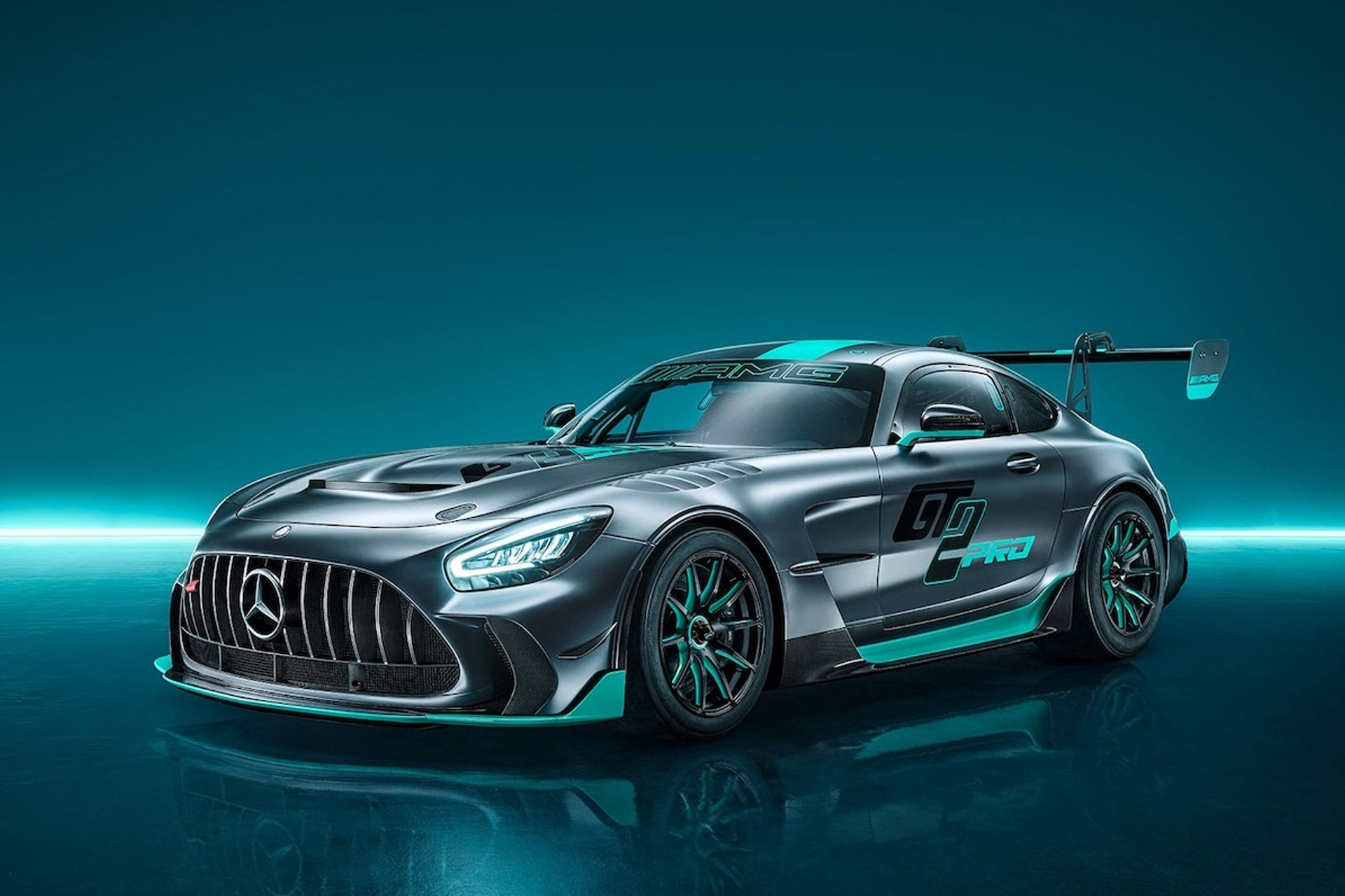 Гоночный автомобиль Mercedes-AMG GT2 Pro