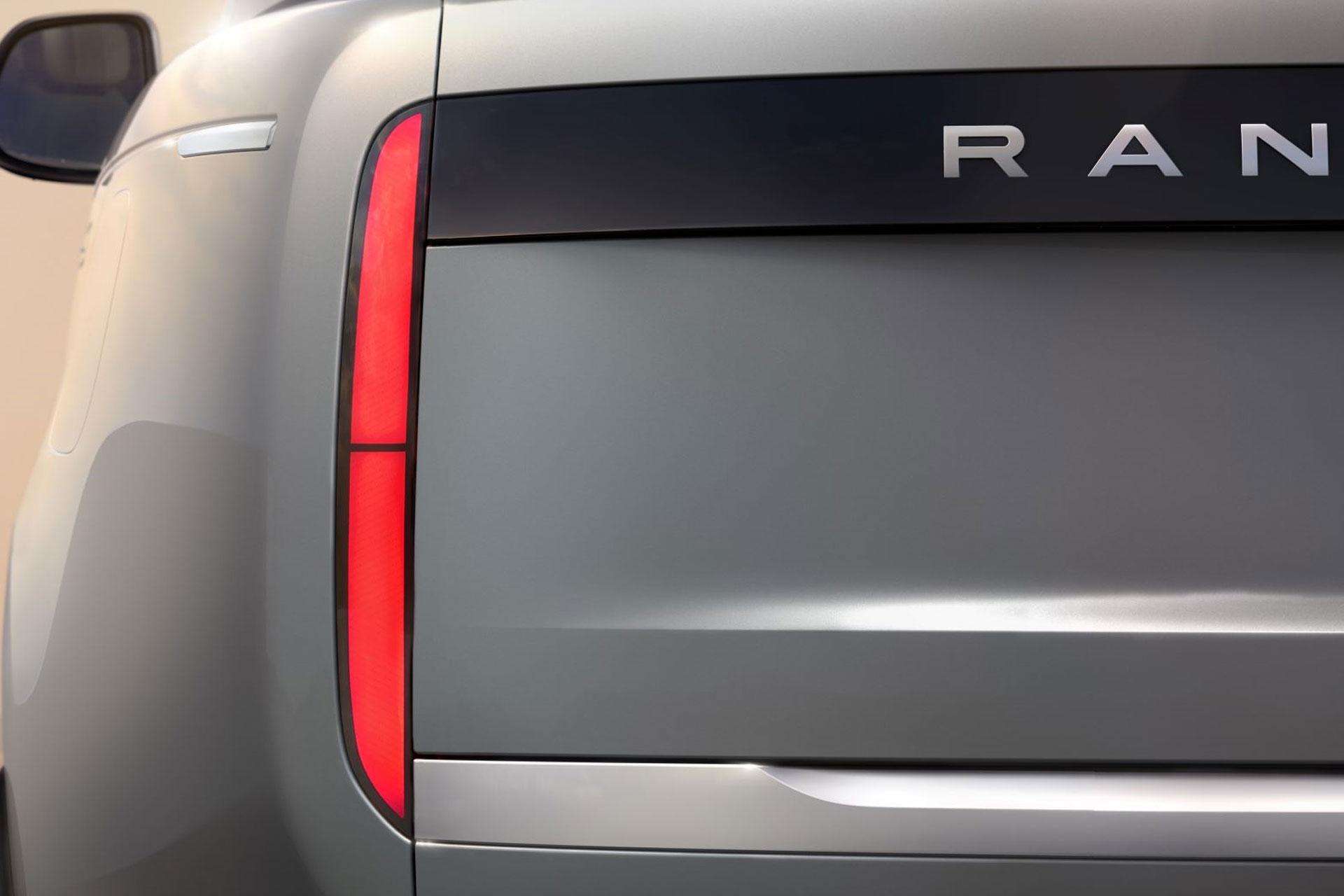 Электрический внедорожник Range Rover