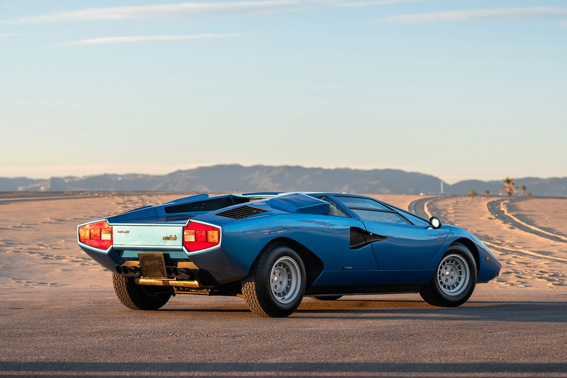 1976 ランボルギーニ カウンタック LP 400 ペリスコピオ | Uncrate