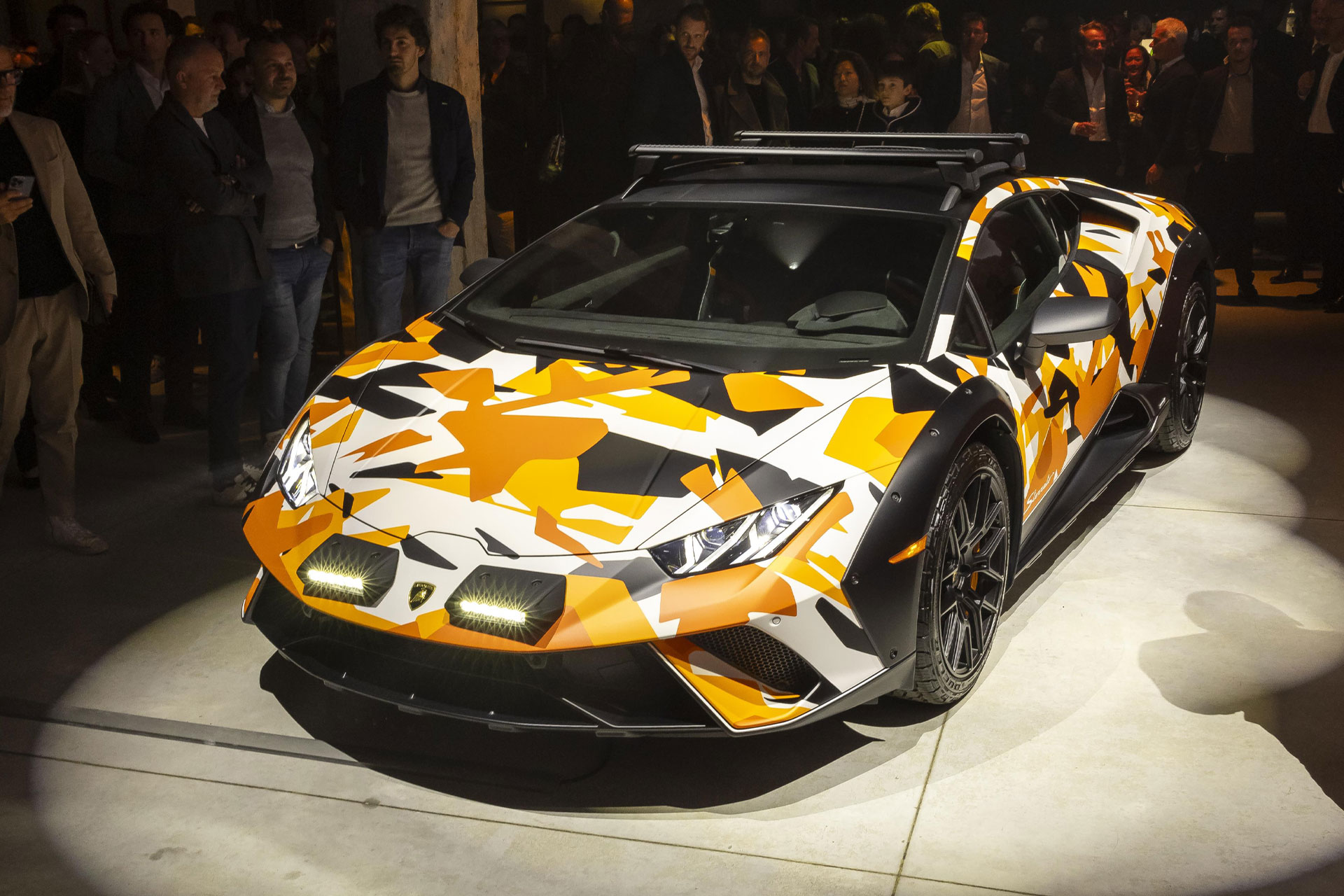 Lamborghini Huracan Sterrato All Terrain Ad Personam | Uncrate, image size:1920x1280