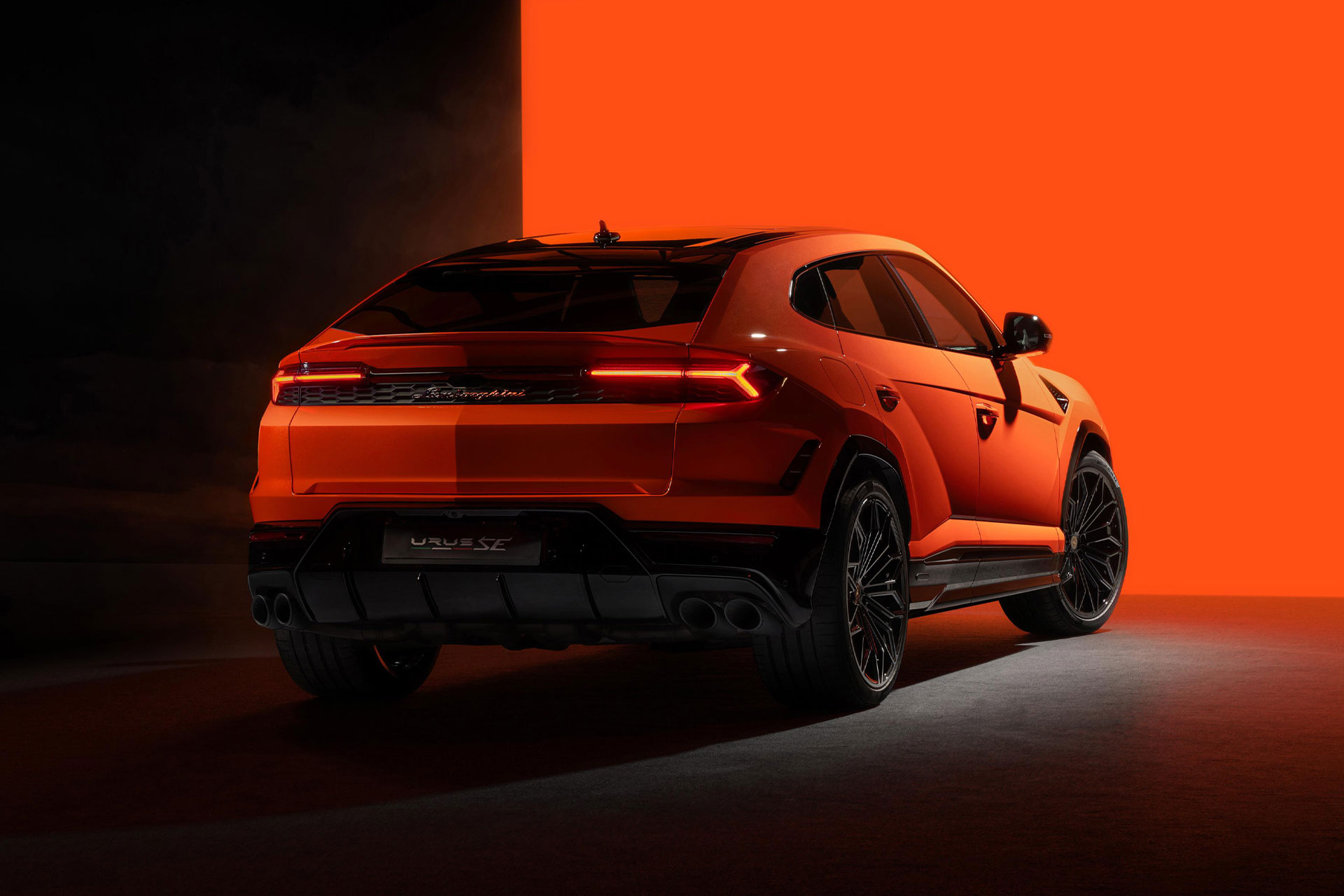 Lamborghini Urus SE Hybrid SUV | Uncrate