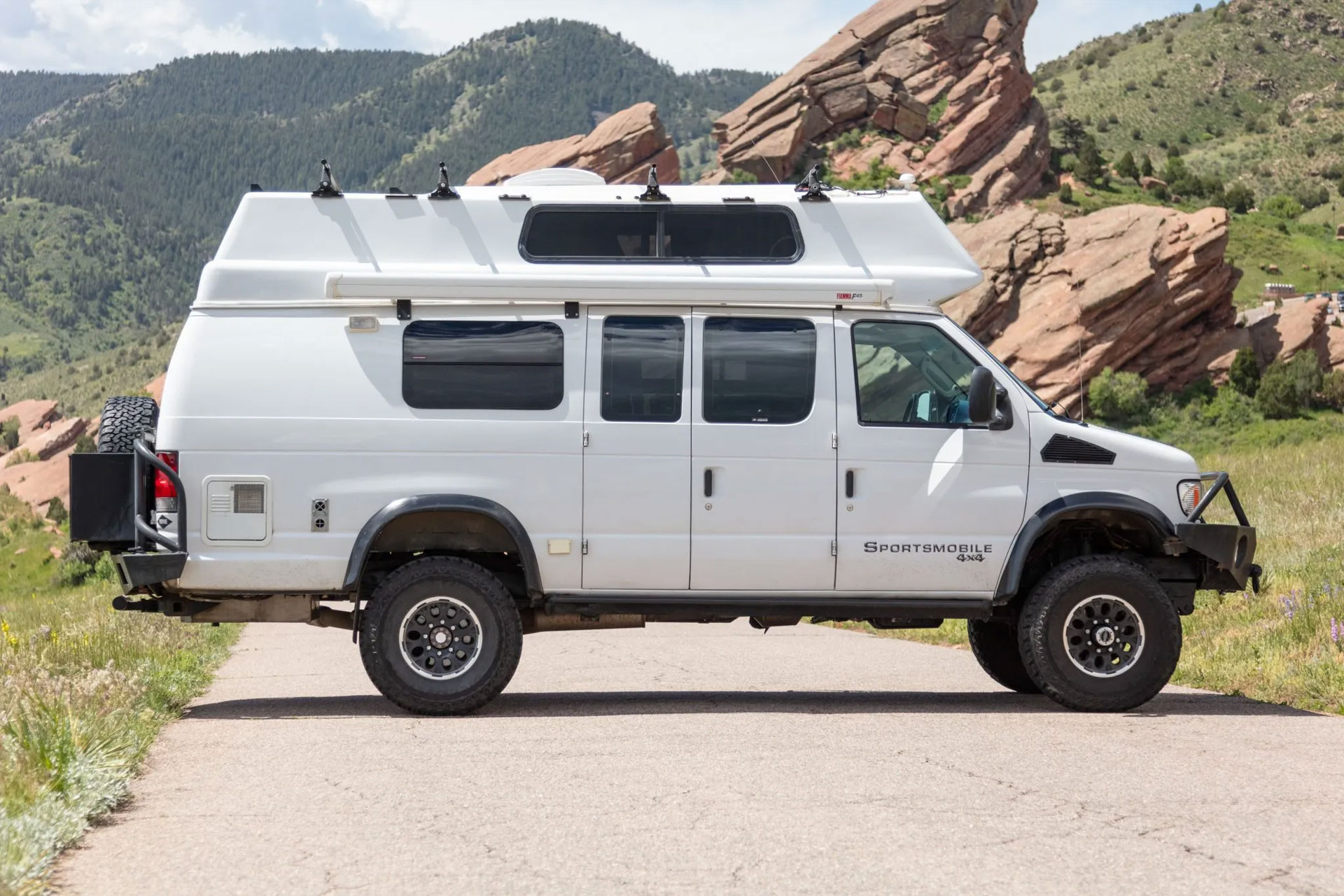 Jimmy Buffett's 2004 Ford E-350 Sportsmobile Camper Van | Uncrate