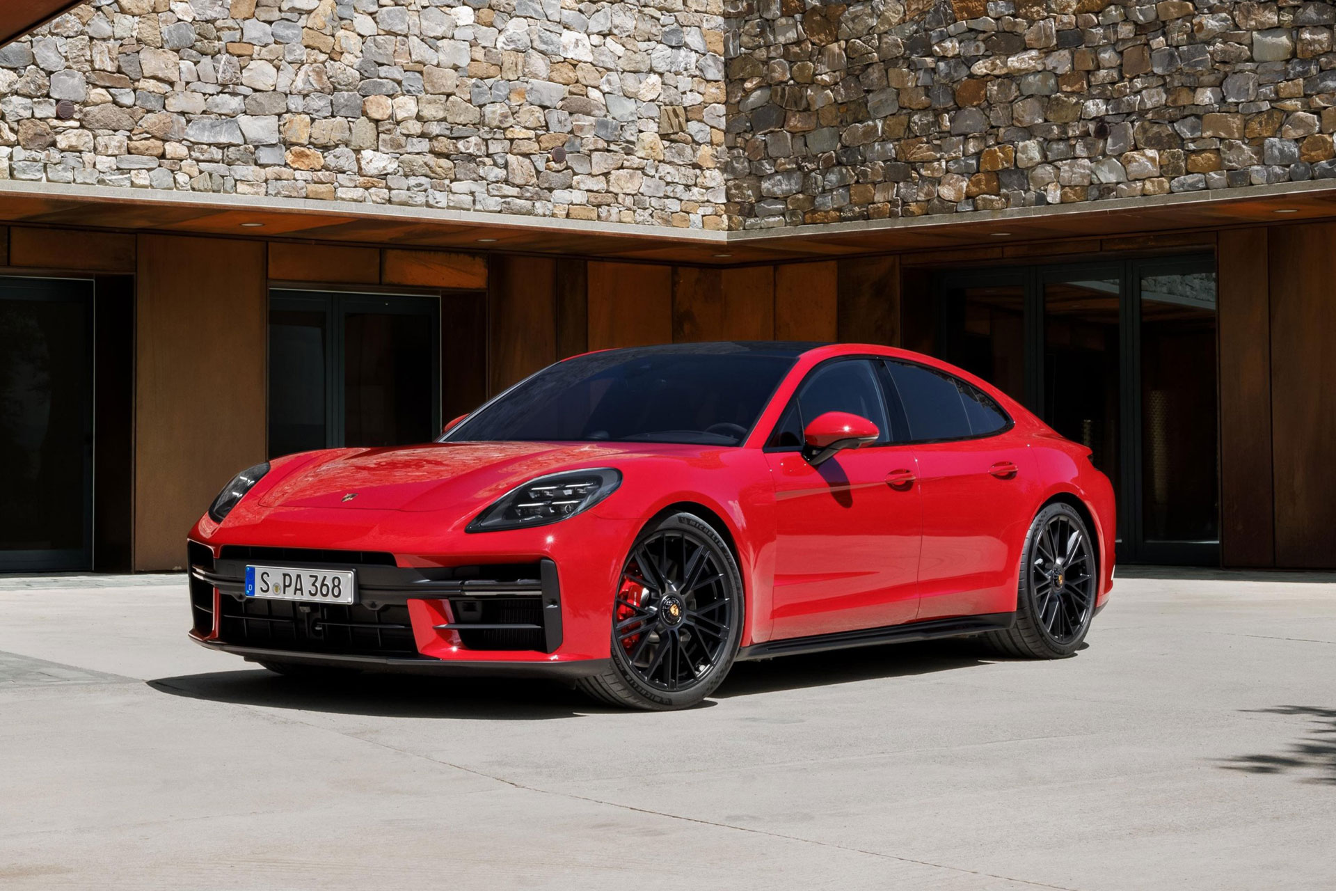 2025 ポルシェ パナメーラ ターボ S E-ハイブリッド | Uncrate