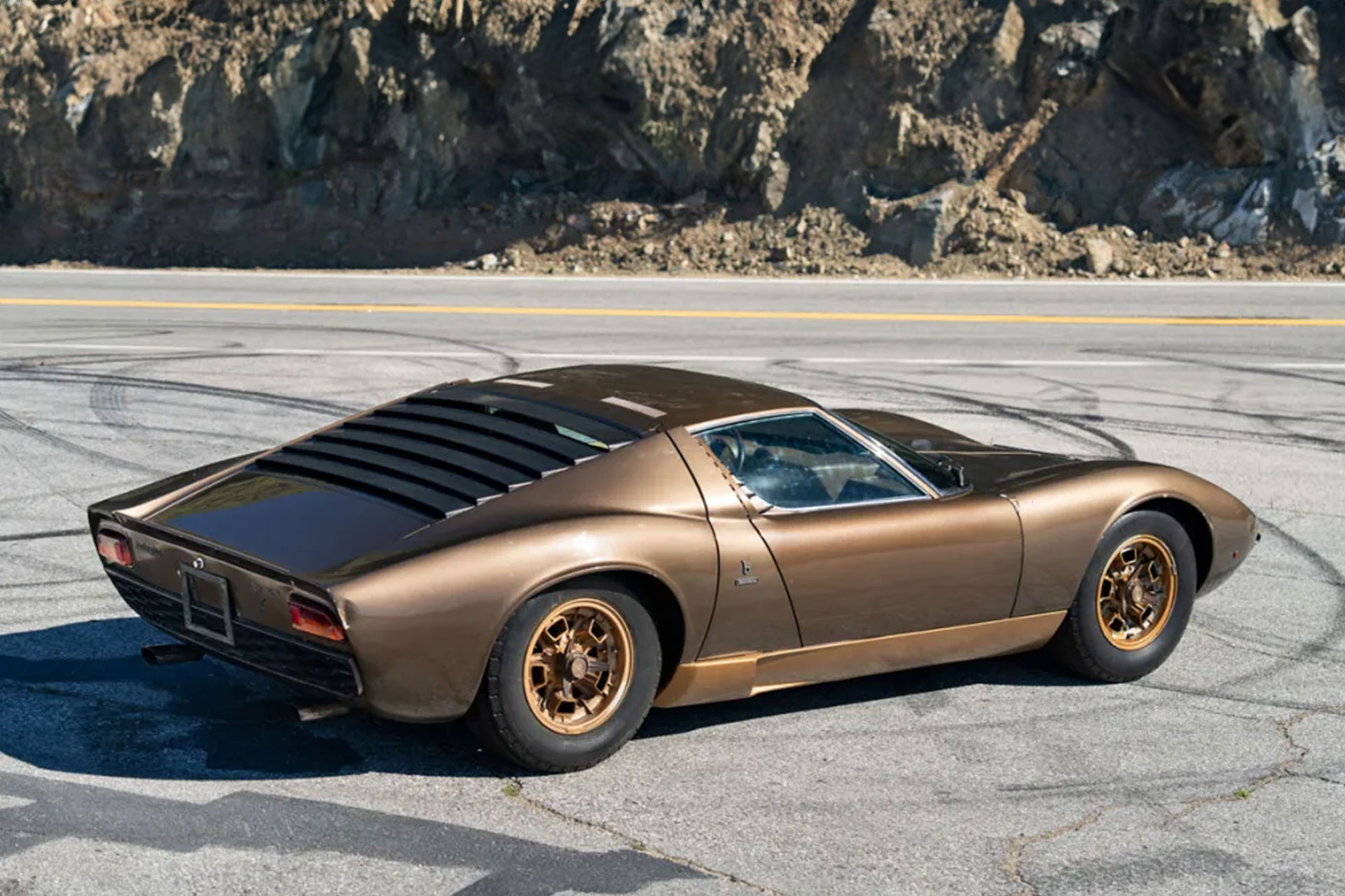 未修復 1970年式 ランボルギーニ ミウラ P400 S | Uncrate