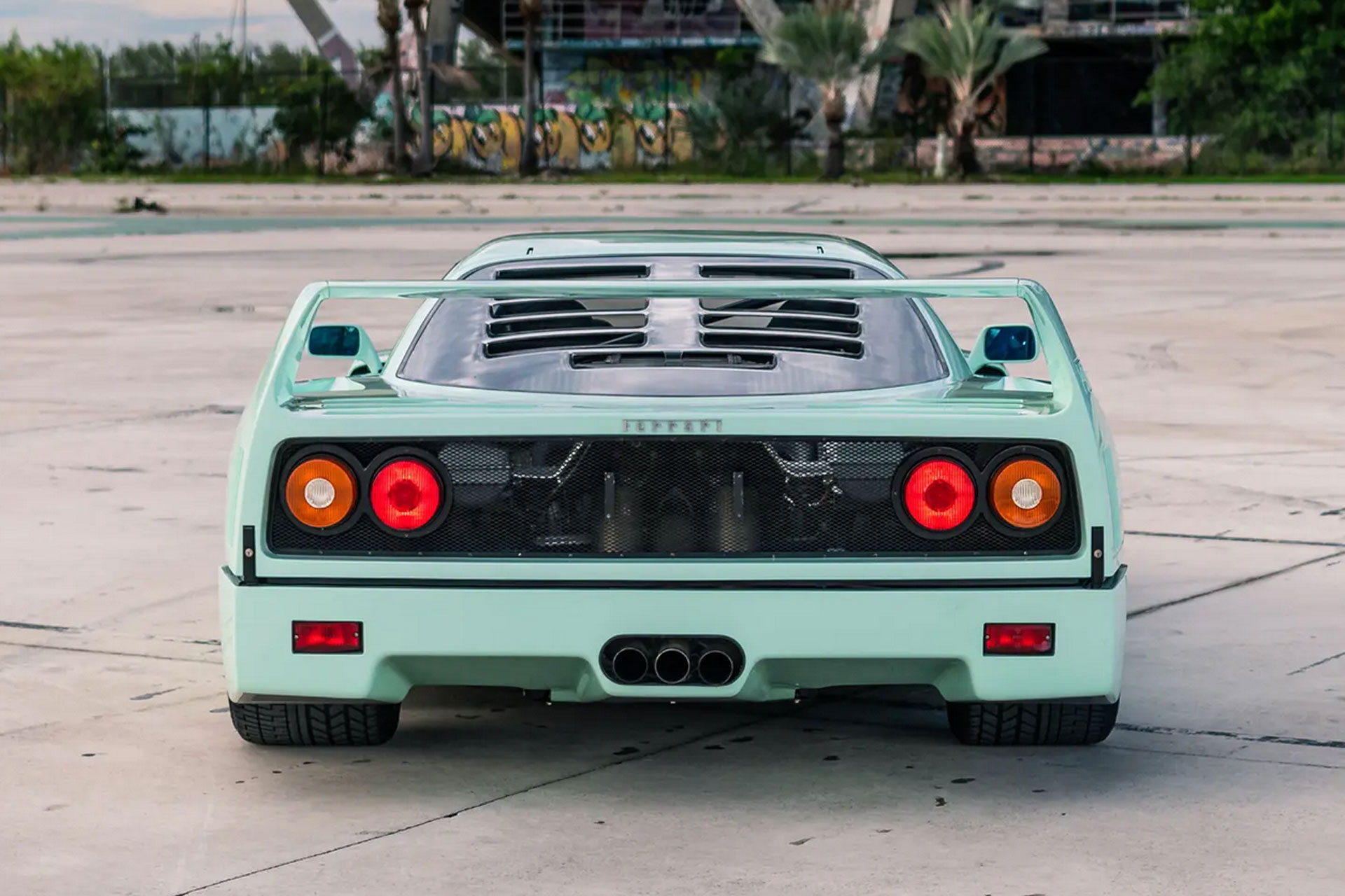 1991 フェラーリ F40 ミンティ フォーティ | Uncrate
