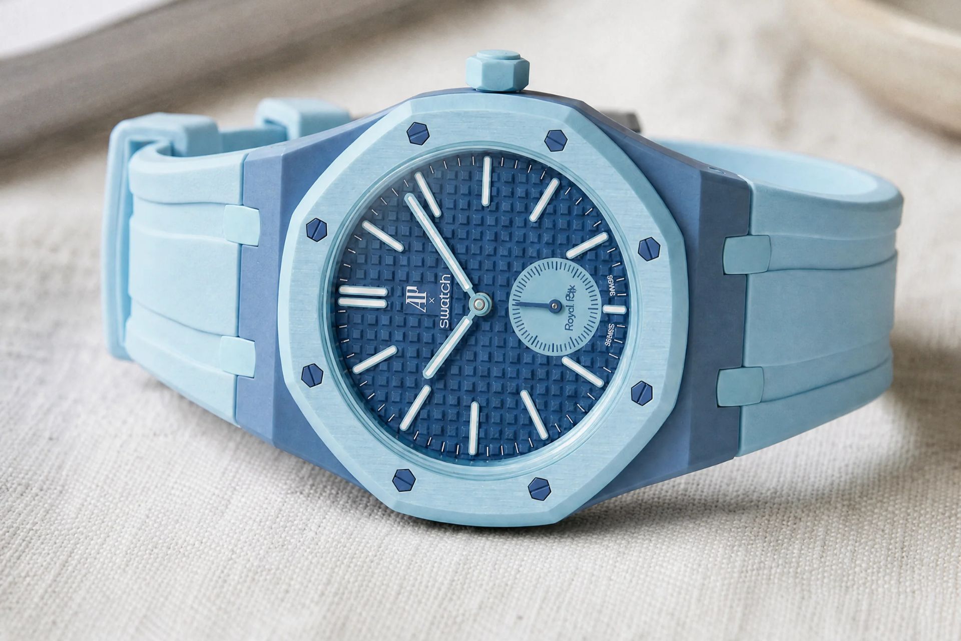 AUDEMARS PIGUET x Swatch  Pop ストラップ Swatch x Audemars Piguet Royal Pop Wrist Straps | Uncrate